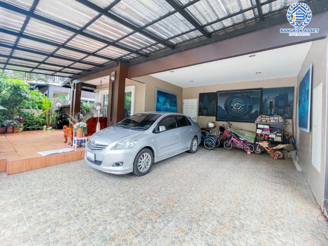 *****บ้านเดี่ยวมือสองนนทบุรี ม.นิชชารมณ์ ราชพฤกษ์-รัตนาธิเบศร์ เนื้อที่ 50.6 ตร.ว. ฟังก์ชัน 4 ห้องนอน 4 ห้องน้ำ จอดรถได้ 2 คัน บนทำเลดีที่สุด เข้าเมืองสะดวก ใกล้รถไฟฟ้าสายสีม่วง "สถานีบางรักน้อยท่าอิฐ" ในราคาสุด!